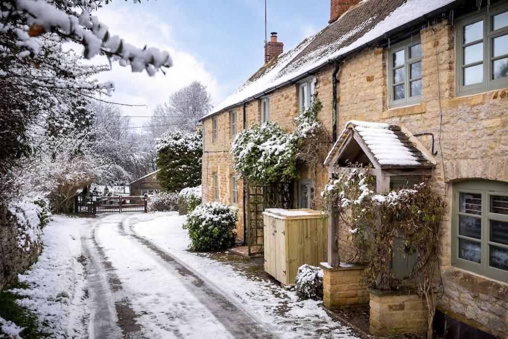 Charming 17Th Century Cotswold Cottage Adlestrop Exteriör bild