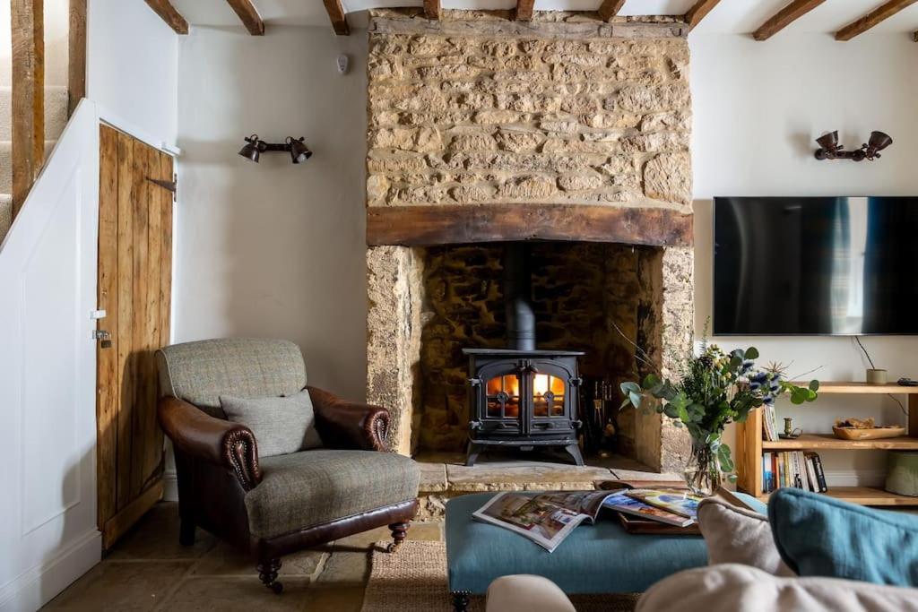 Charming 17Th Century Cotswold Cottage Adlestrop Exteriör bild