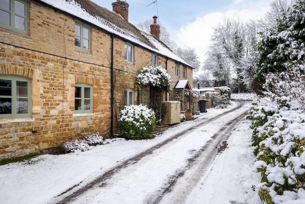 Charming 17Th Century Cotswold Cottage Adlestrop Exteriör bild