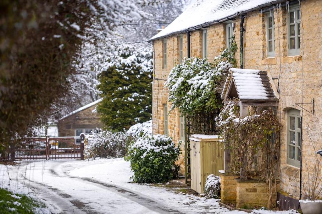 Charming 17Th Century Cotswold Cottage Adlestrop Exteriör bild