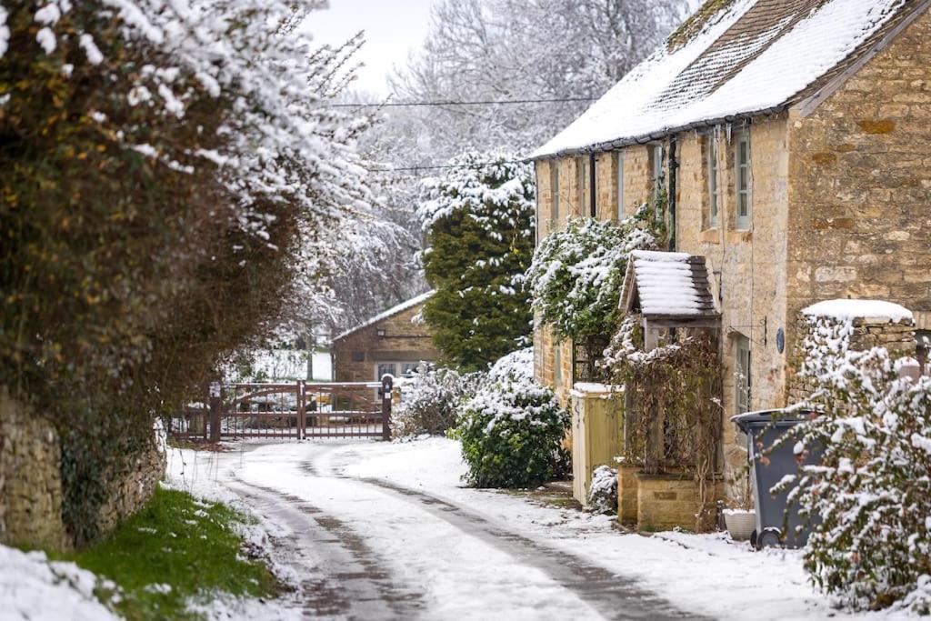 Charming 17Th Century Cotswold Cottage Adlestrop Exteriör bild